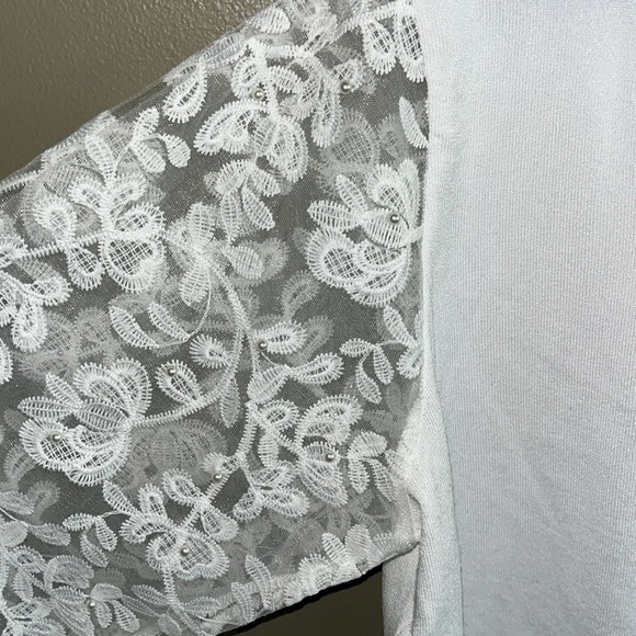 EXCELLENT CONDITION MILANO WHITE CARDIGAN WITH LACE/PEARL SLEEVES SIZE XL - Picture 2 of 8